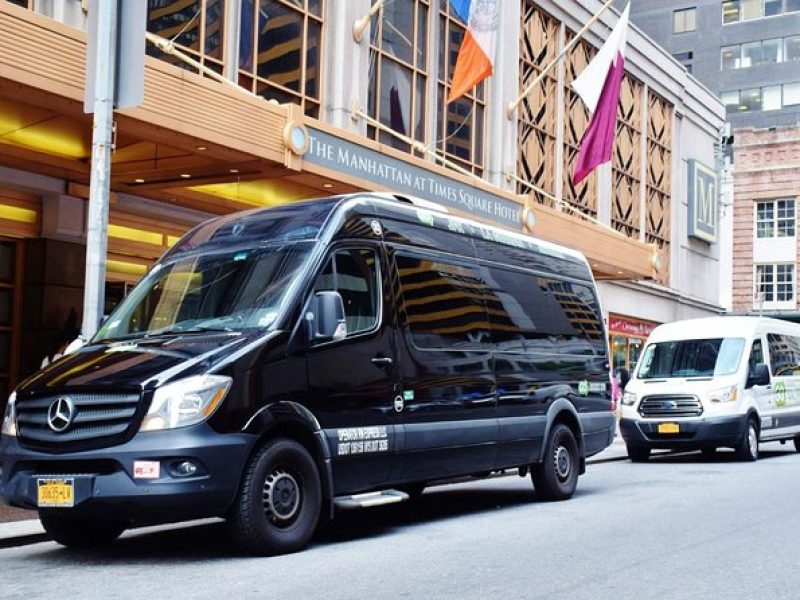 Manhattan to JFK: One Way Shared Departure Transfer